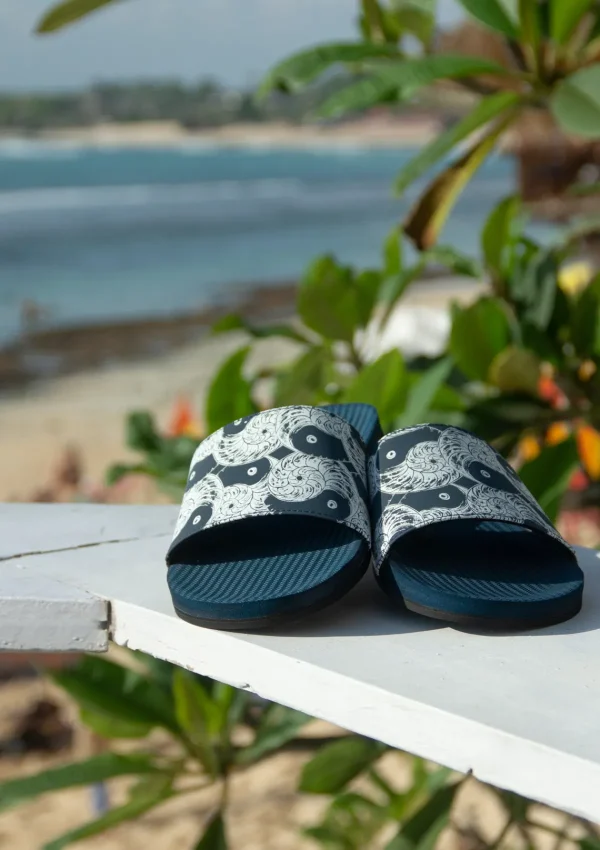 Store Yin Yang Slides Footwear & Accessories